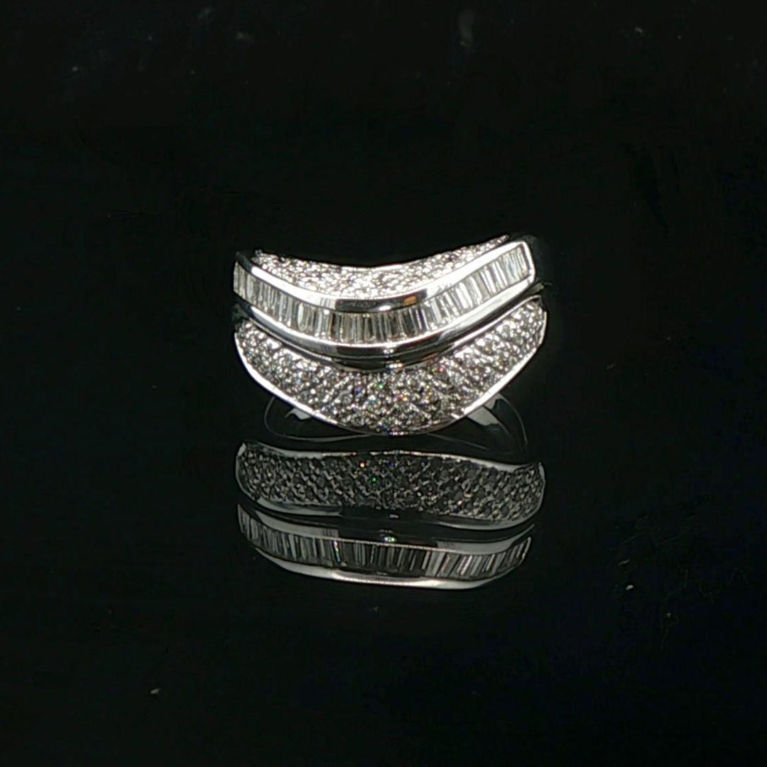 14k White Gold 1.5cttw Round and Baguette Diamond Curved Band Ring Size 7