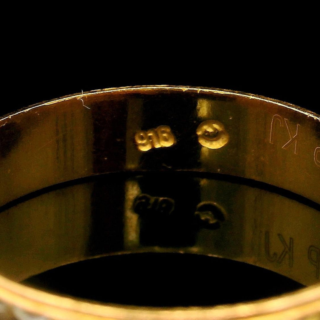 22k Two Tone Gold 2.7g Sun Design 4.2mm Band Ring Size 7.5