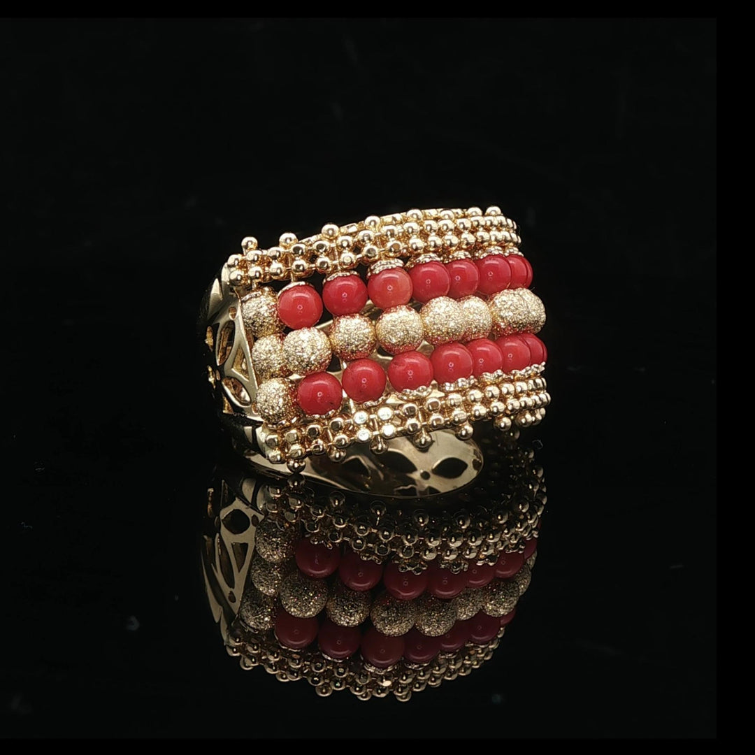 18k Yellow Gold and Coral Ladies Vintage Ball Bead Ring Italy Size 7