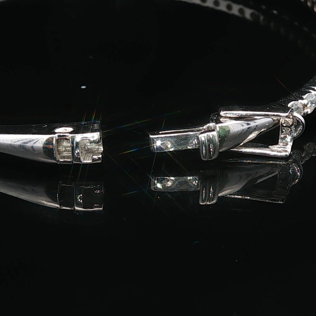14k White Gold and 1cttw Diamond 10.4g Oval Bangle Bracelet 6.5"