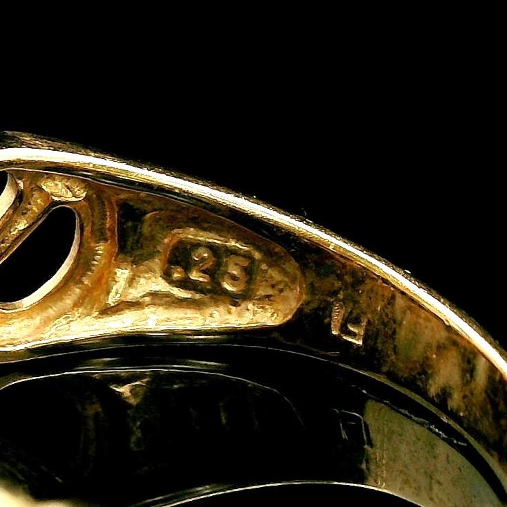 14k Yellow Gold and Diamond Ladies Heart Band Ring Size 6.5