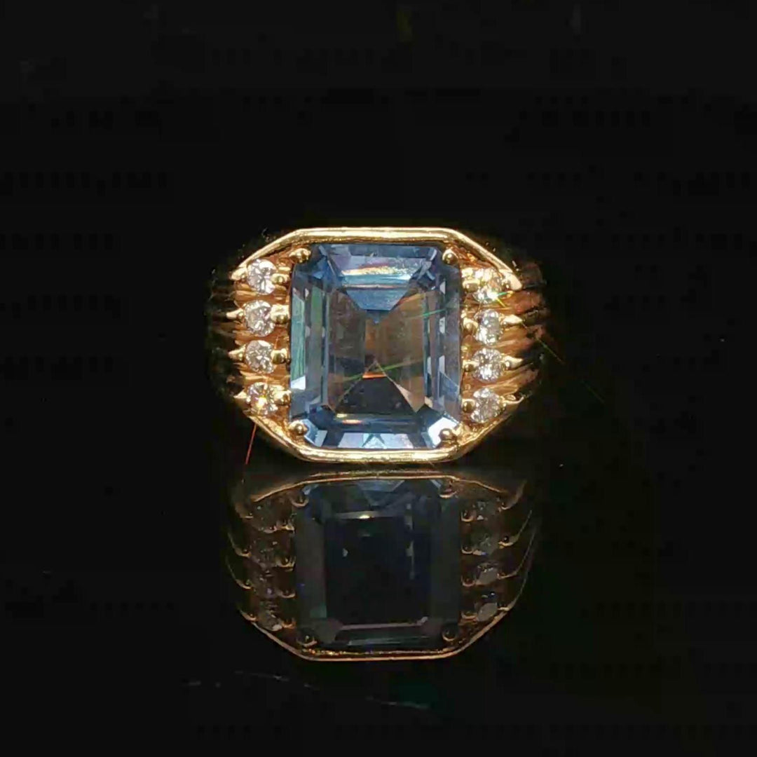 18k Yellow Gold Blue Topaz and Diamond 11.9g Ring Size 8