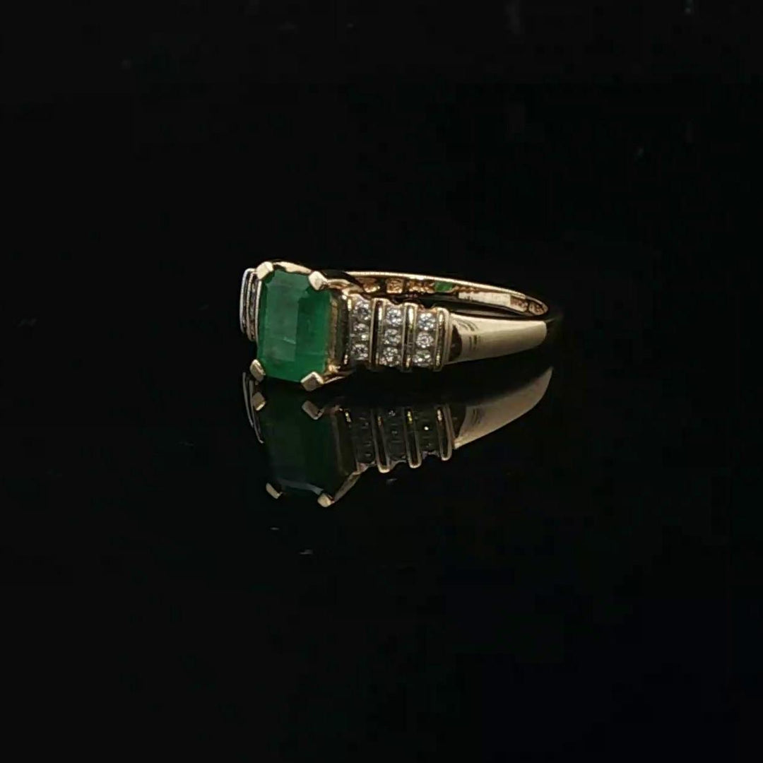 14k Yellow Gold Emerald and 0.20cttw Diamond Ladies Ring Size 8