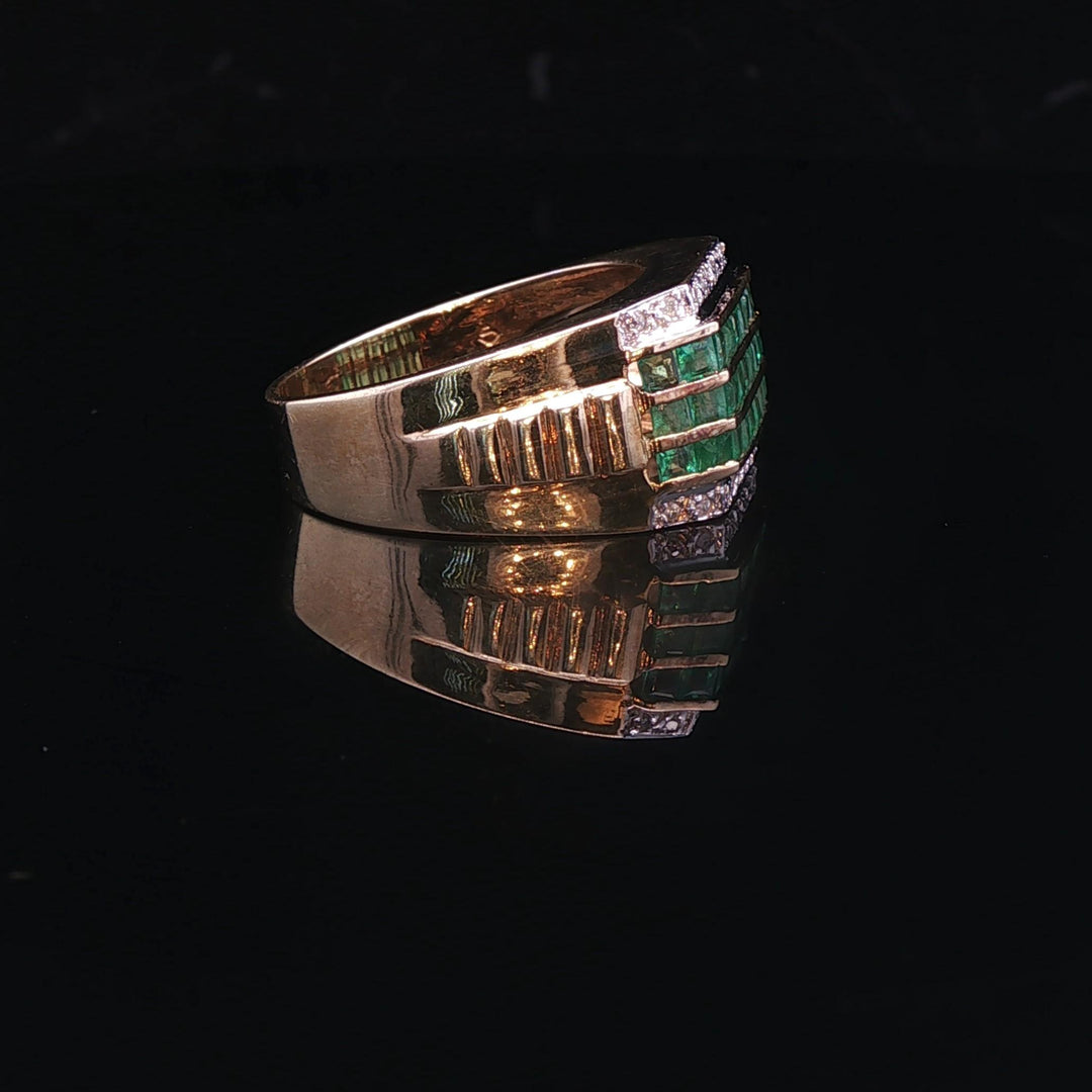 14k Yellow Gold Emerald and Diamond 6.5g Ring Size 7