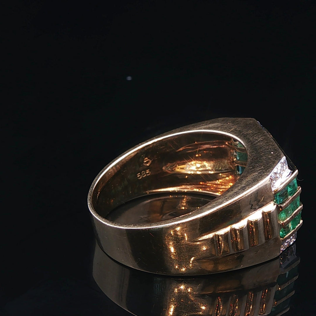 14k Yellow Gold Emerald and Diamond 6.5g Ring Size 7