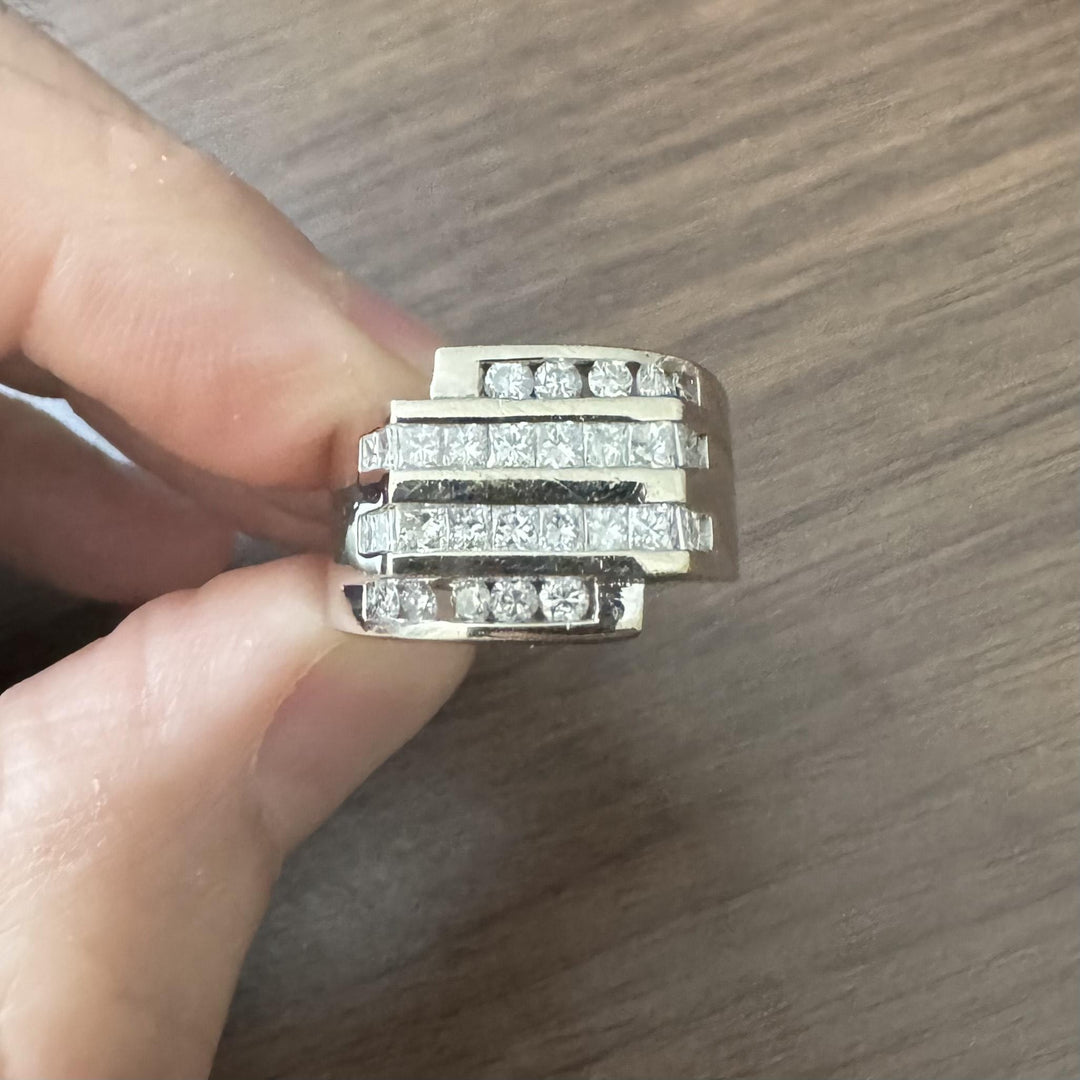 14k White Gold and 2.5cttw Diamond Solid Heavy 14g Ring Size 8
