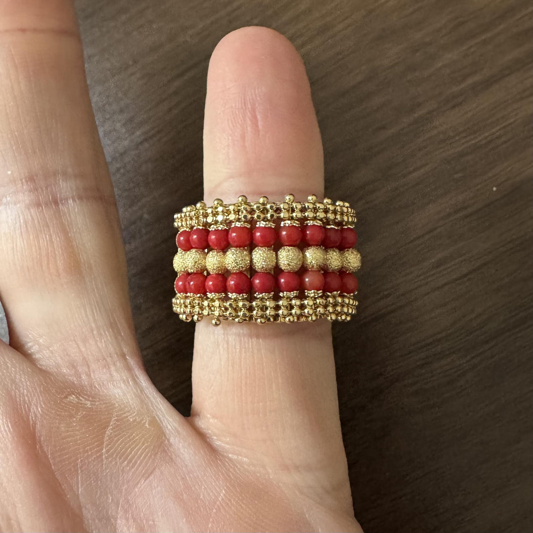 18k Yellow Gold and Coral Ladies Vintage Ball Bead Ring Italy Size 7