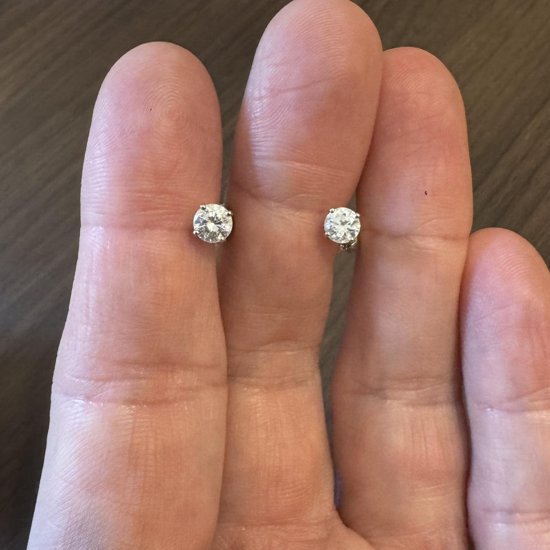14k White Gold and 0.90cttw Diamond Stud Earrings