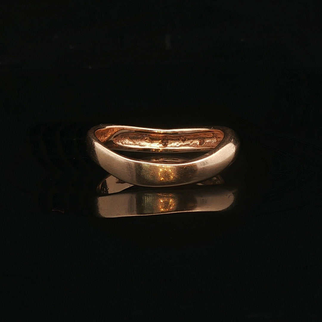 18k Yellow Gold and Flush Set Diamonds Curved Band Ring Size 6