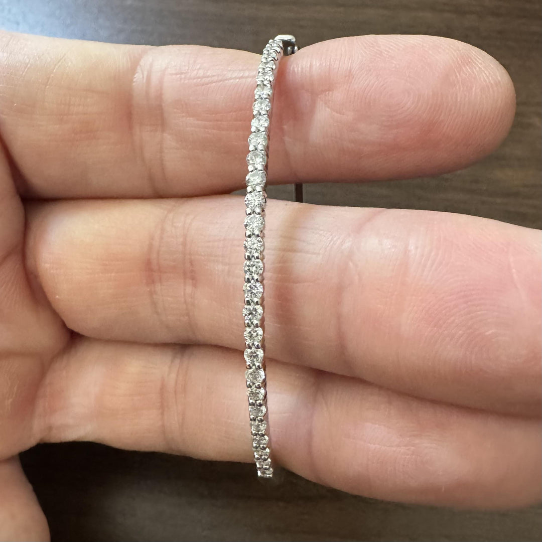 14k White Gold and 1cttw Diamond 10.4g Oval Bangle Bracelet 6.5"
