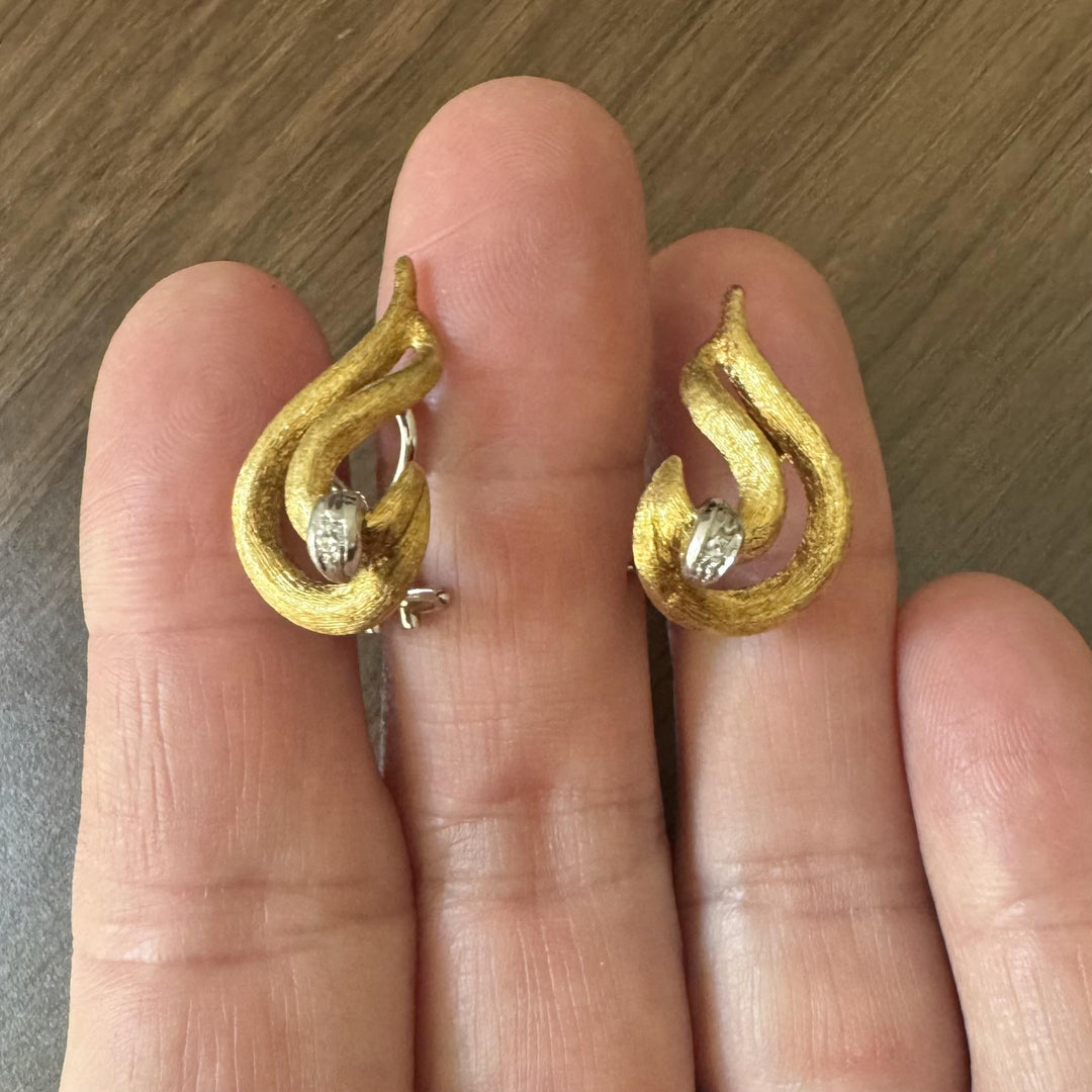 18k Yellow Gold and Diamond 9.3g Ladies Vintage Earclips 1"