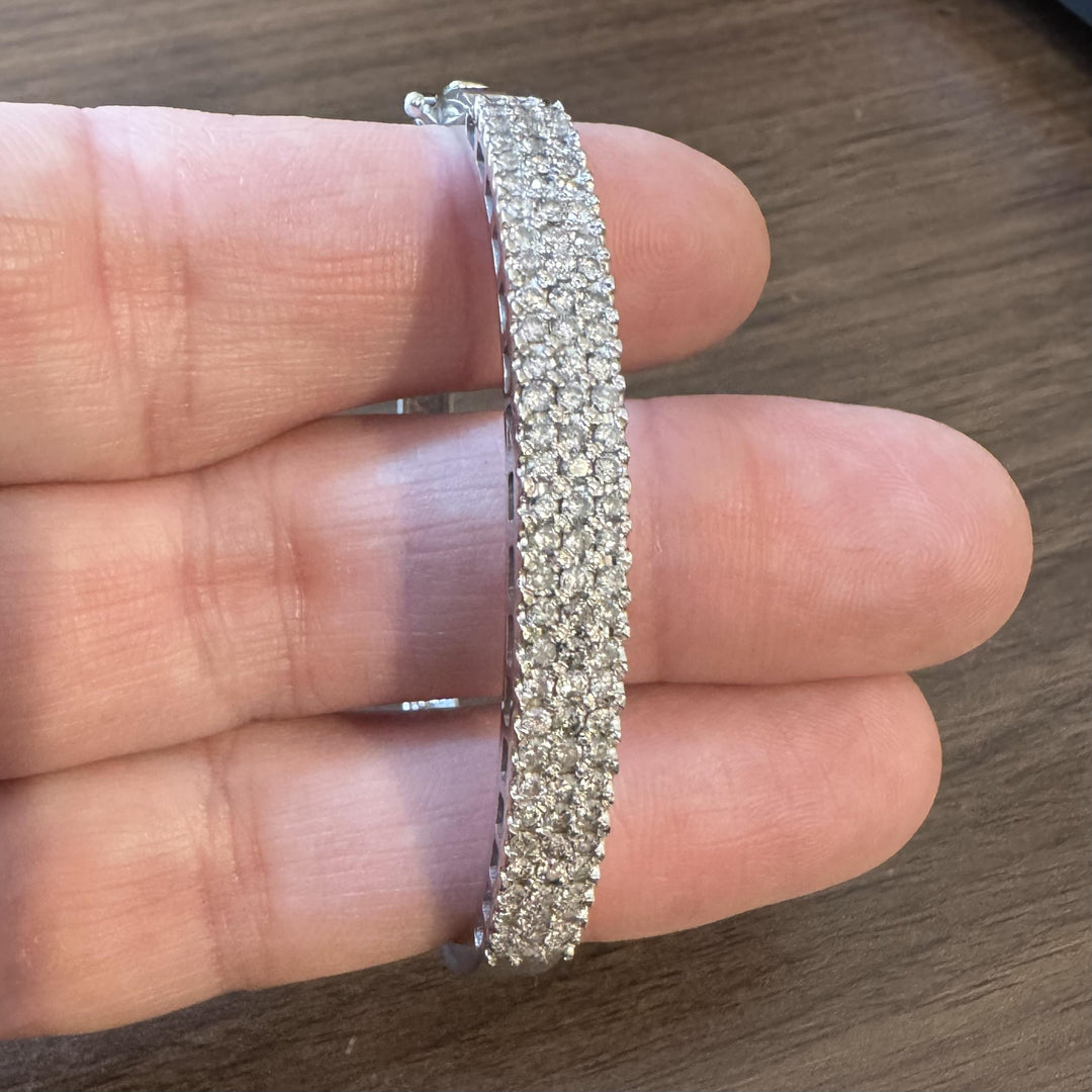 14k White Gold and 2cttw Diamond Solid 17.7g Bangle Bracelet 6.75"