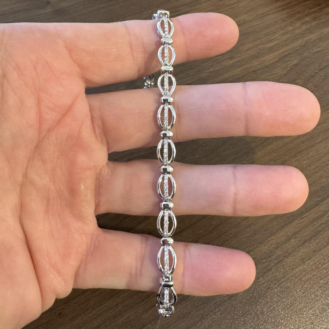 18k White Gold and 1cttw Diamond 17.3g Fancy Oval Link Bracelet 7"