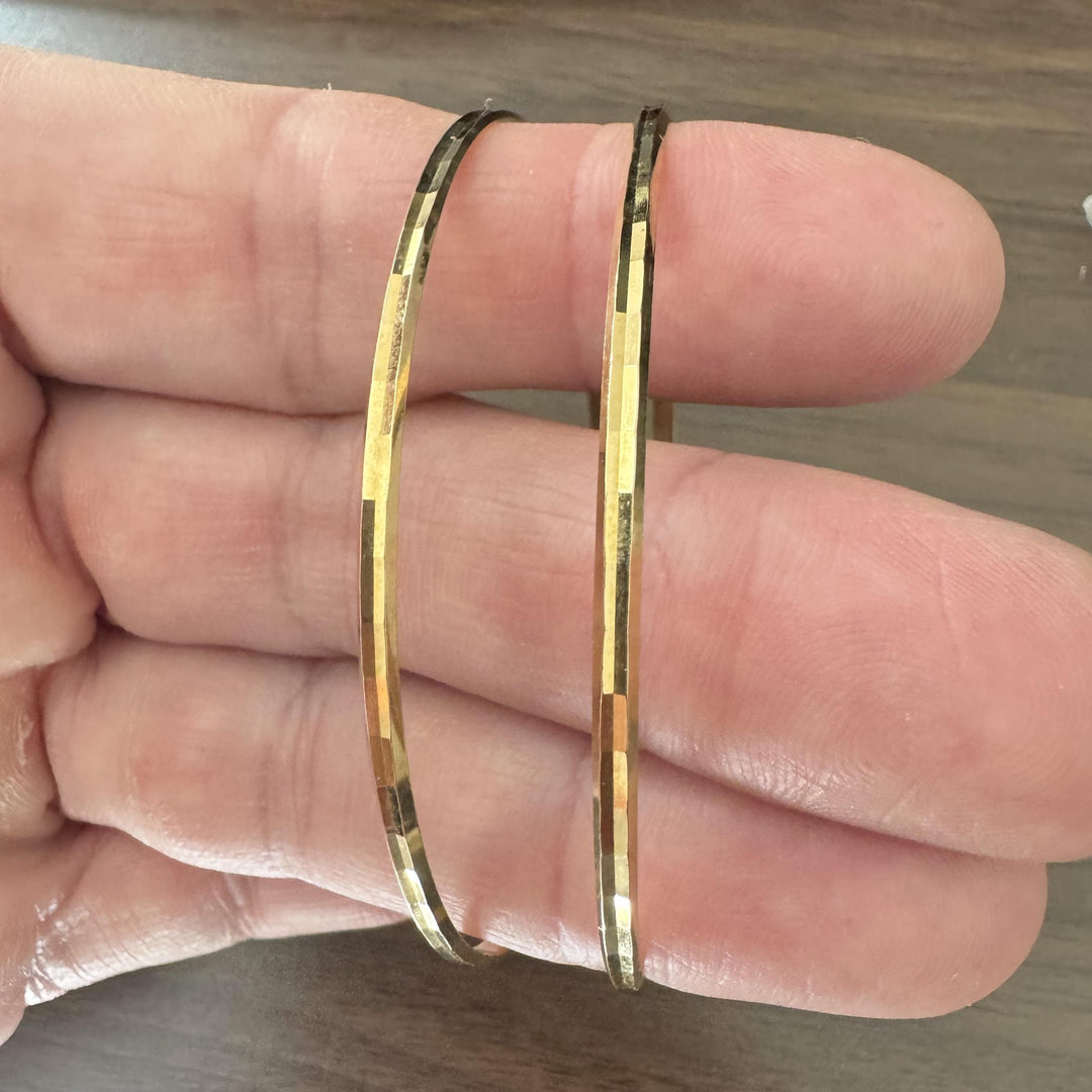 Pair of 18k Yellow Gold 10.6g Solid Beveled Edge Bangle Bracelets 7.5"