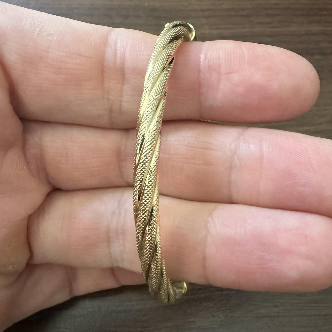 14k Yellow Gold 6.9g Ladies Textured 5mm Twisted Spiral Bangle Bracelet Italy 7"