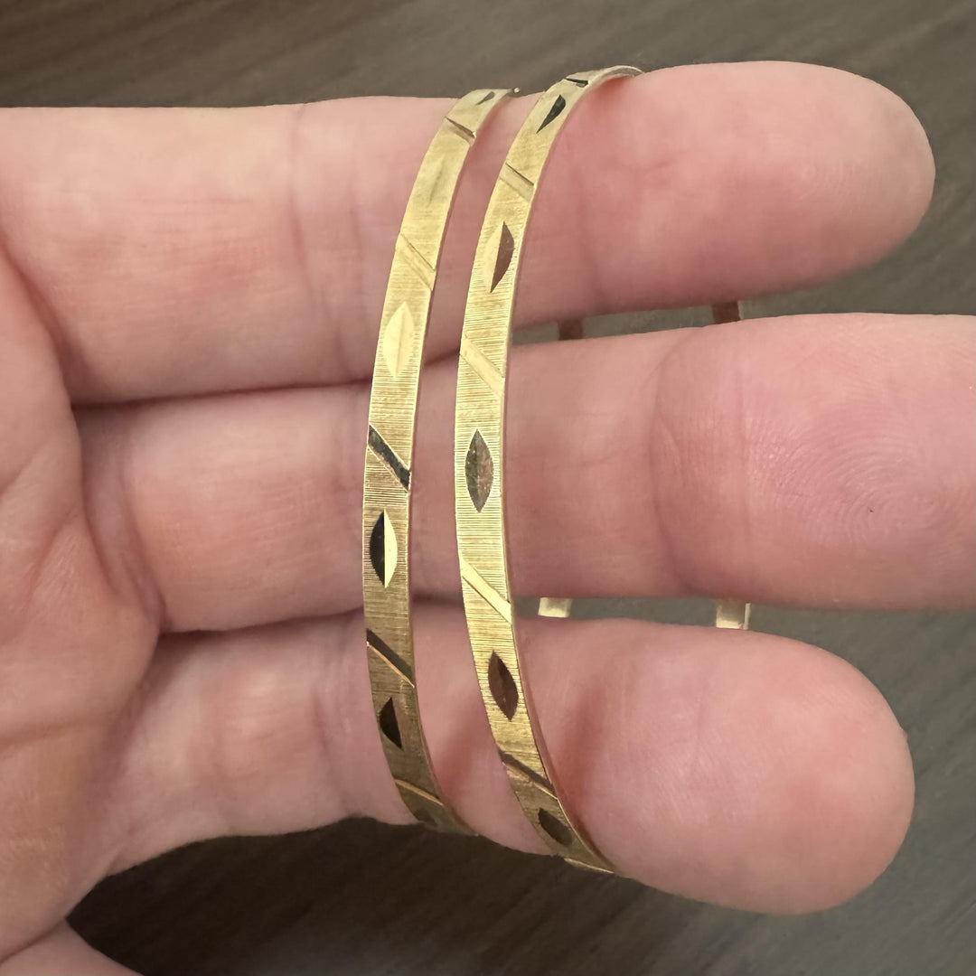 Pair of 18k Yellow Gold 17.4g Solid Vintage Diamond Cut Bangle Bracelets 7.75"