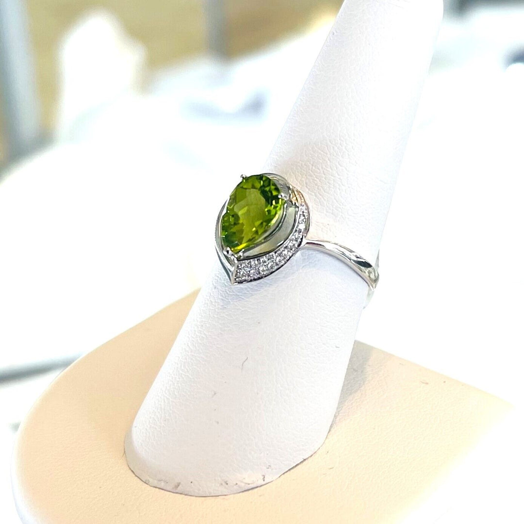 Brand New Peridot and Diamond 14k White Gold Ring Size 7.25