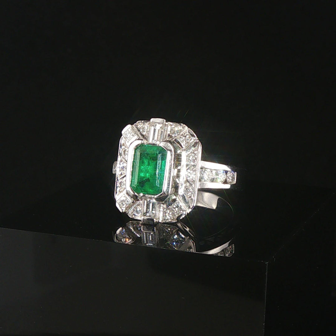18k White Gold Emerald and 0.73cttw Diamond Vintage Ring Size 5