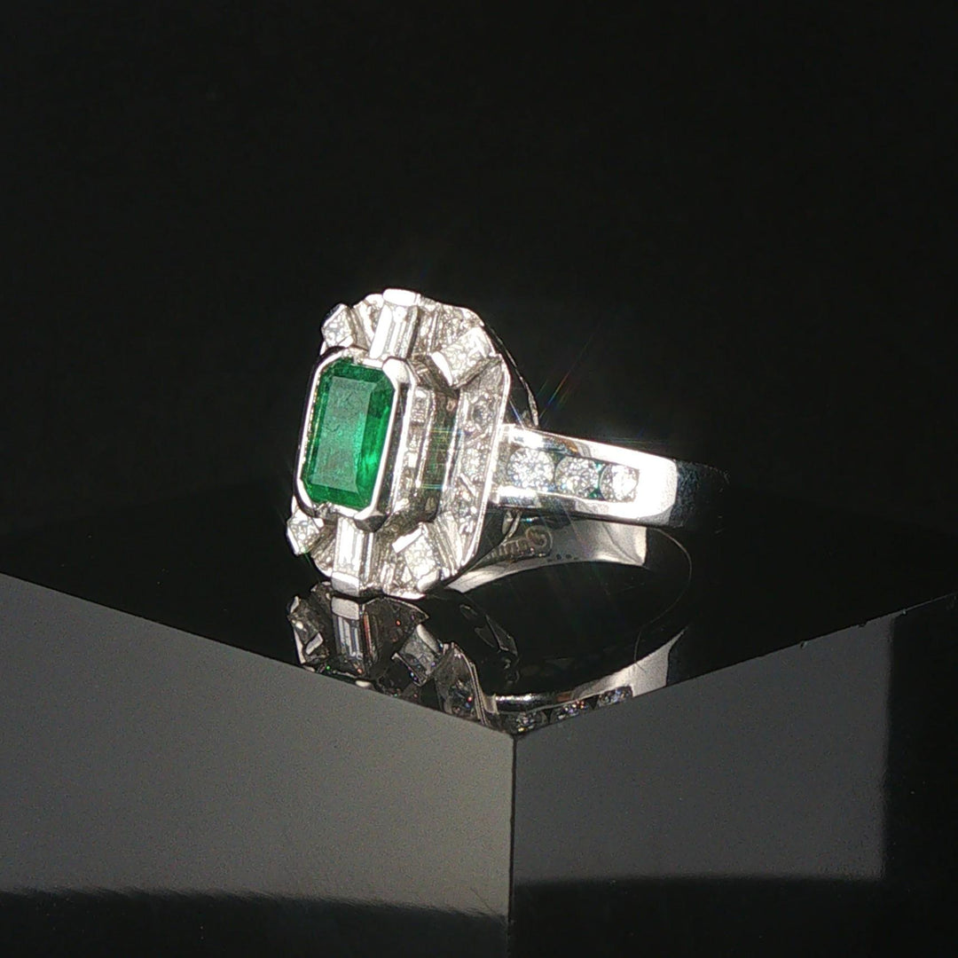 18k White Gold Emerald and 0.73cttw Diamond Vintage Ring Size 5