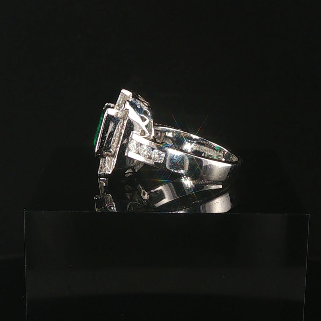 18k White Gold Emerald and 0.73cttw Diamond Vintage Ring Size 5