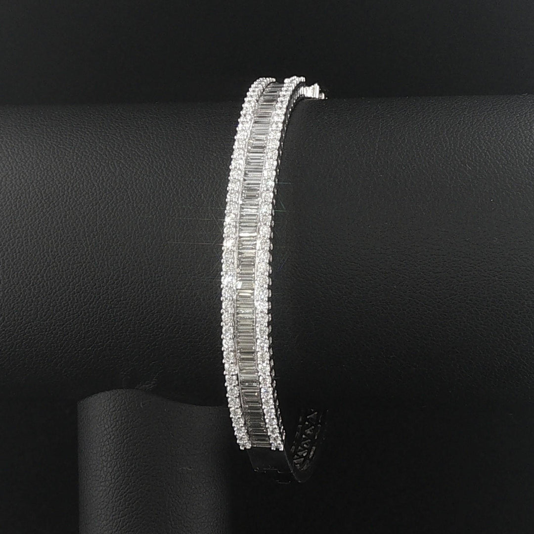 18k White Gold and 3.48ttw Diamond Heavy 23.7g Bangle Bracelet 7.25"
