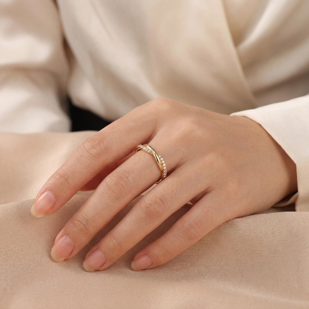 18k Yellow Gold and 0.25cttw Diamond Crossover Band Ring Size 4.25