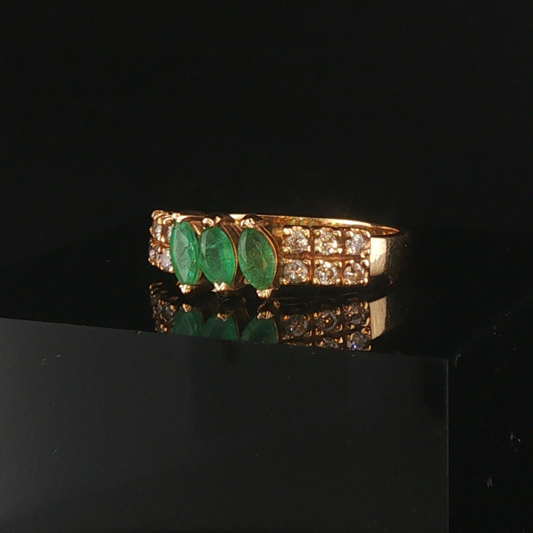 14k Yellow Gold Emerald and Diamond Vintage Band Ring Size 5.5