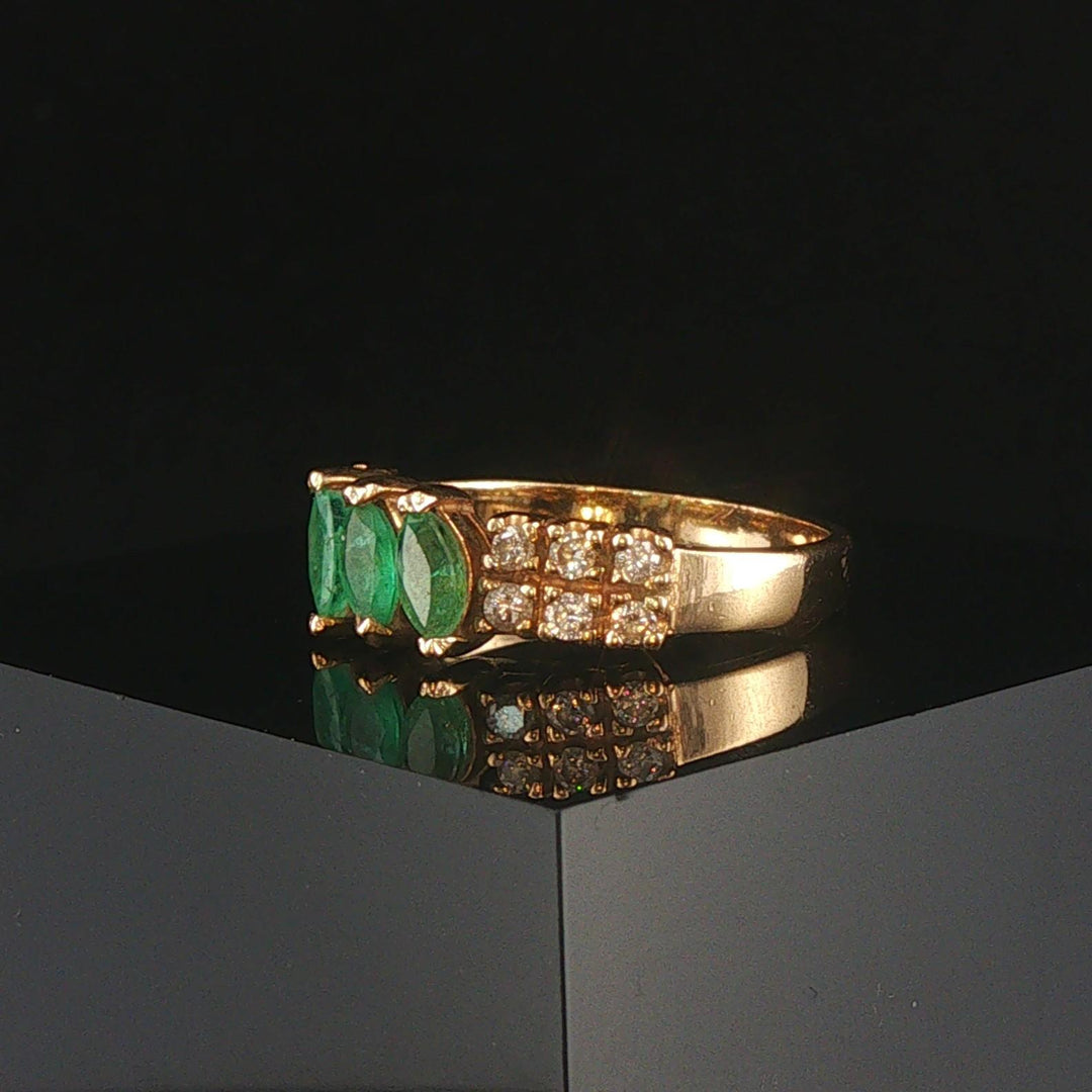 14k Yellow Gold Emerald and Diamond Vintage Band Ring Size 5.5