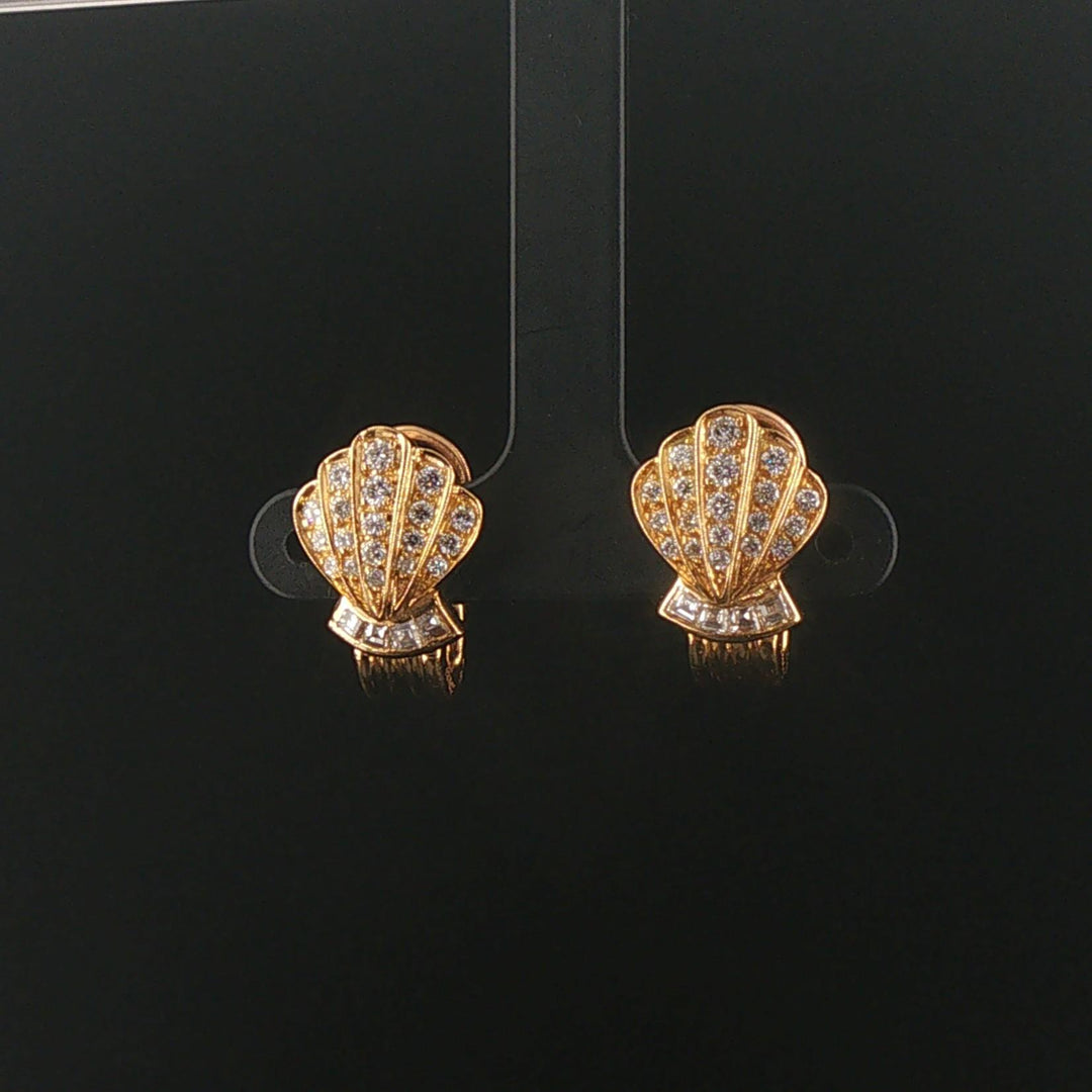 French 18k Yellow Gold and 0.80cttw VS Diamonds Vintage Shell Clip On Earrings