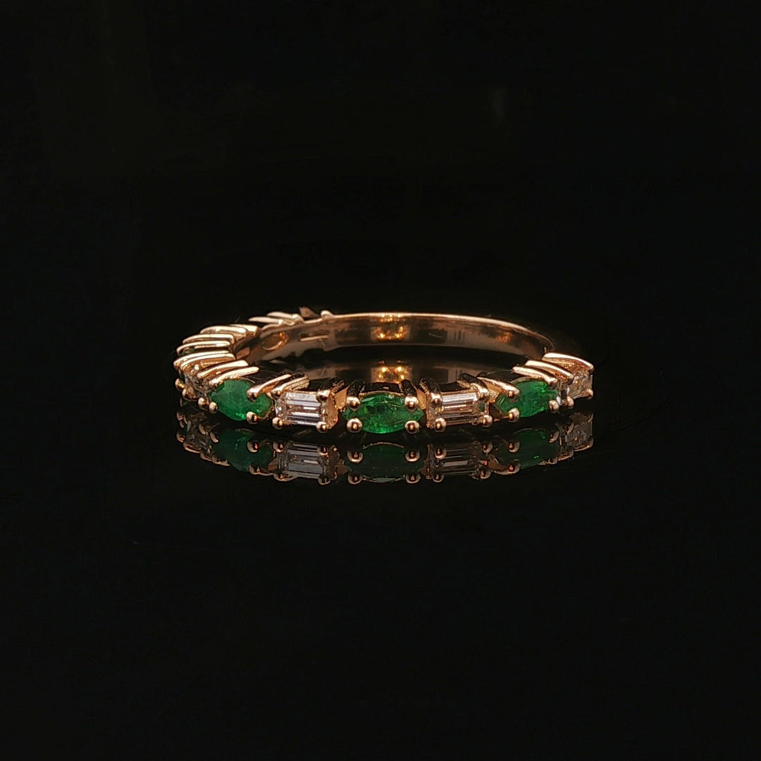 14k Yellow Gold Emerald and Baguette Diamond Band Ring Size 7.5