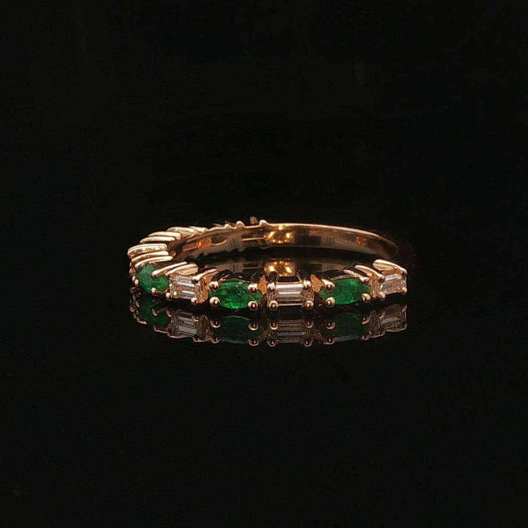 14k Yellow Gold Emerald and Baguette Diamond Band Ring Size 7.5