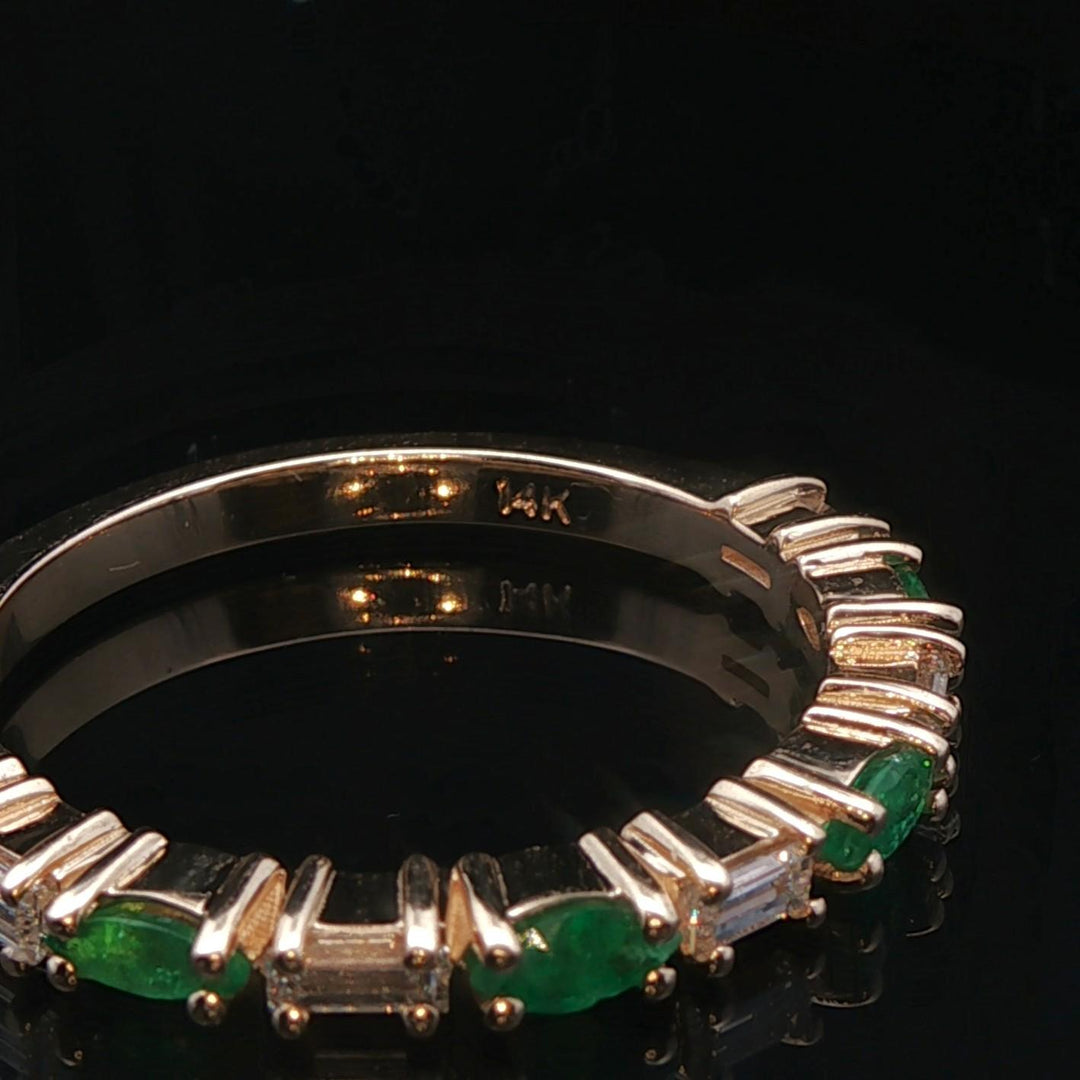 14k Yellow Gold Emerald and Baguette Diamond Band Ring Size 7.5