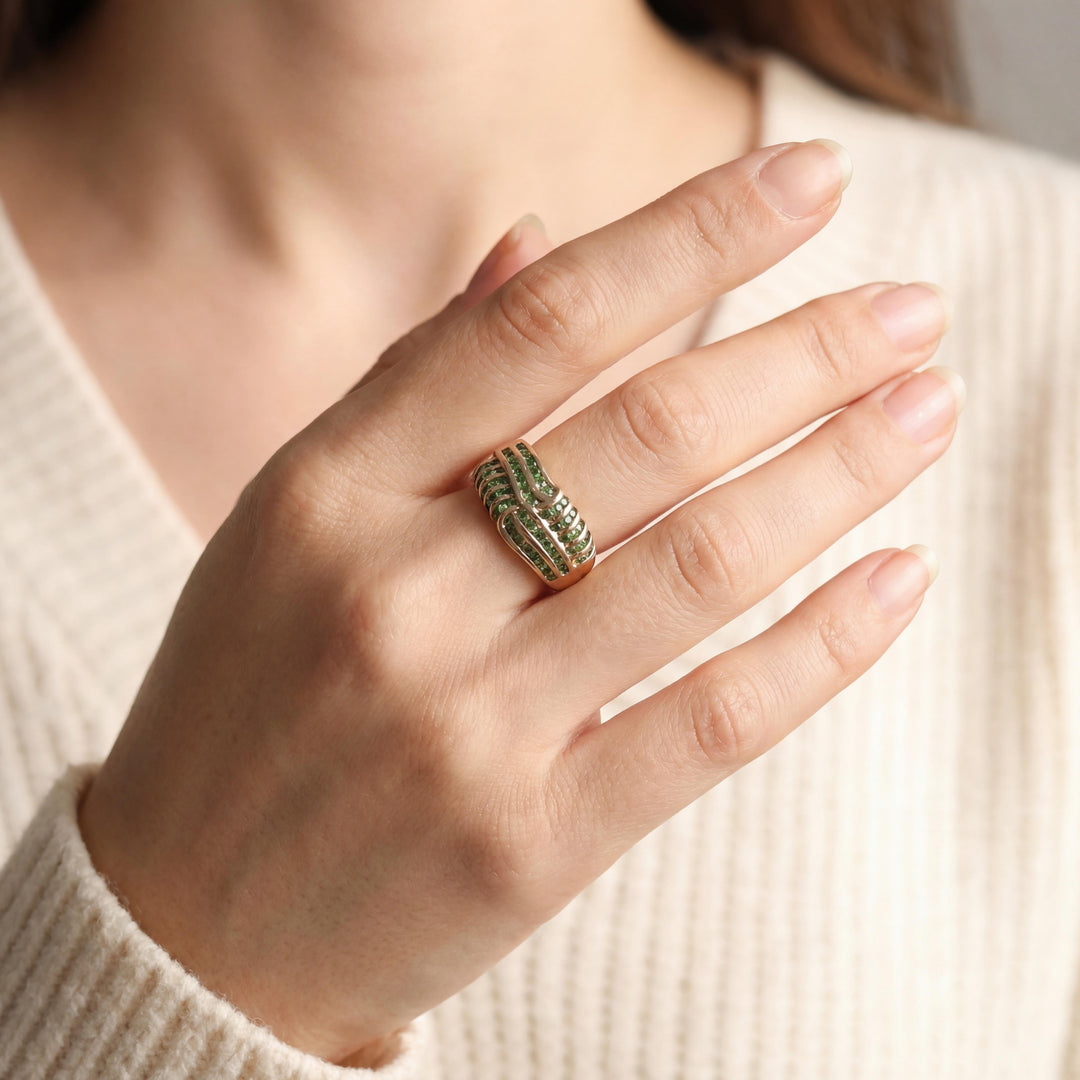 14k Yellow Gold and Tsavorite 5.5g Ladies Band Ring Size 9