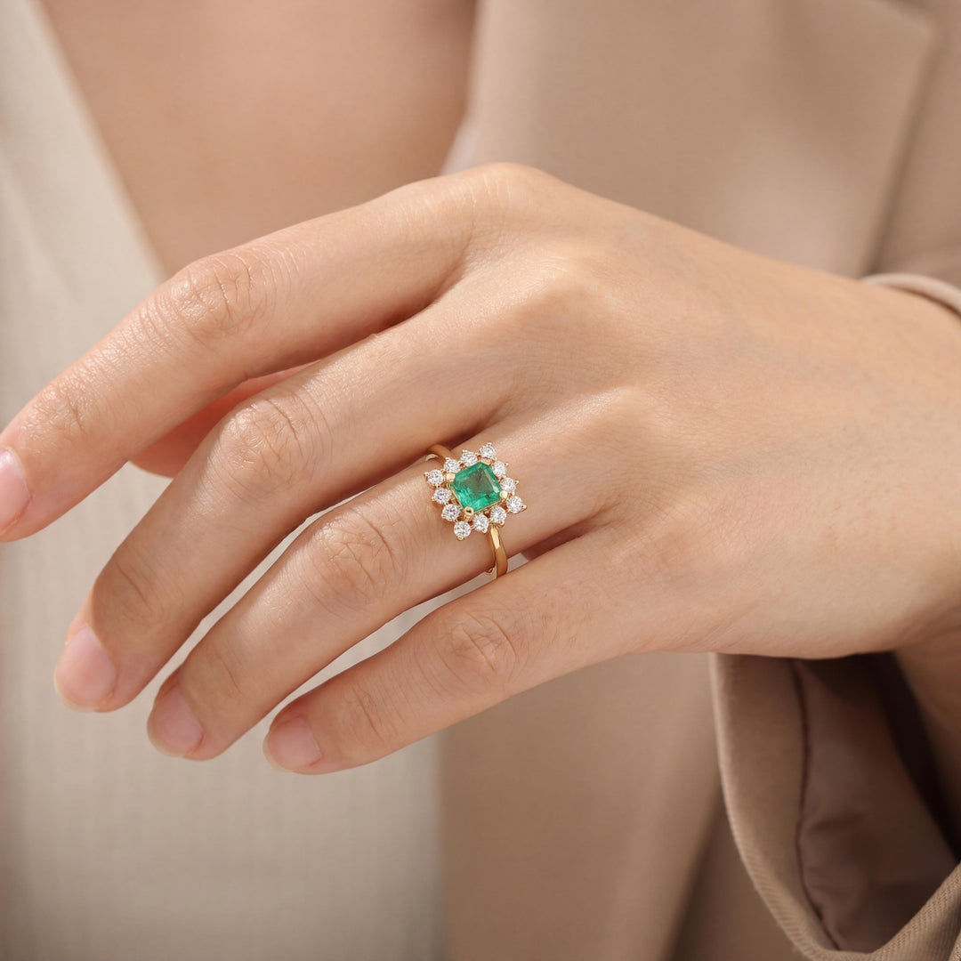 18k Yellow Gold 0.88ct Emerald and 0.62cttw Diamond Halo Ring Size 4.75