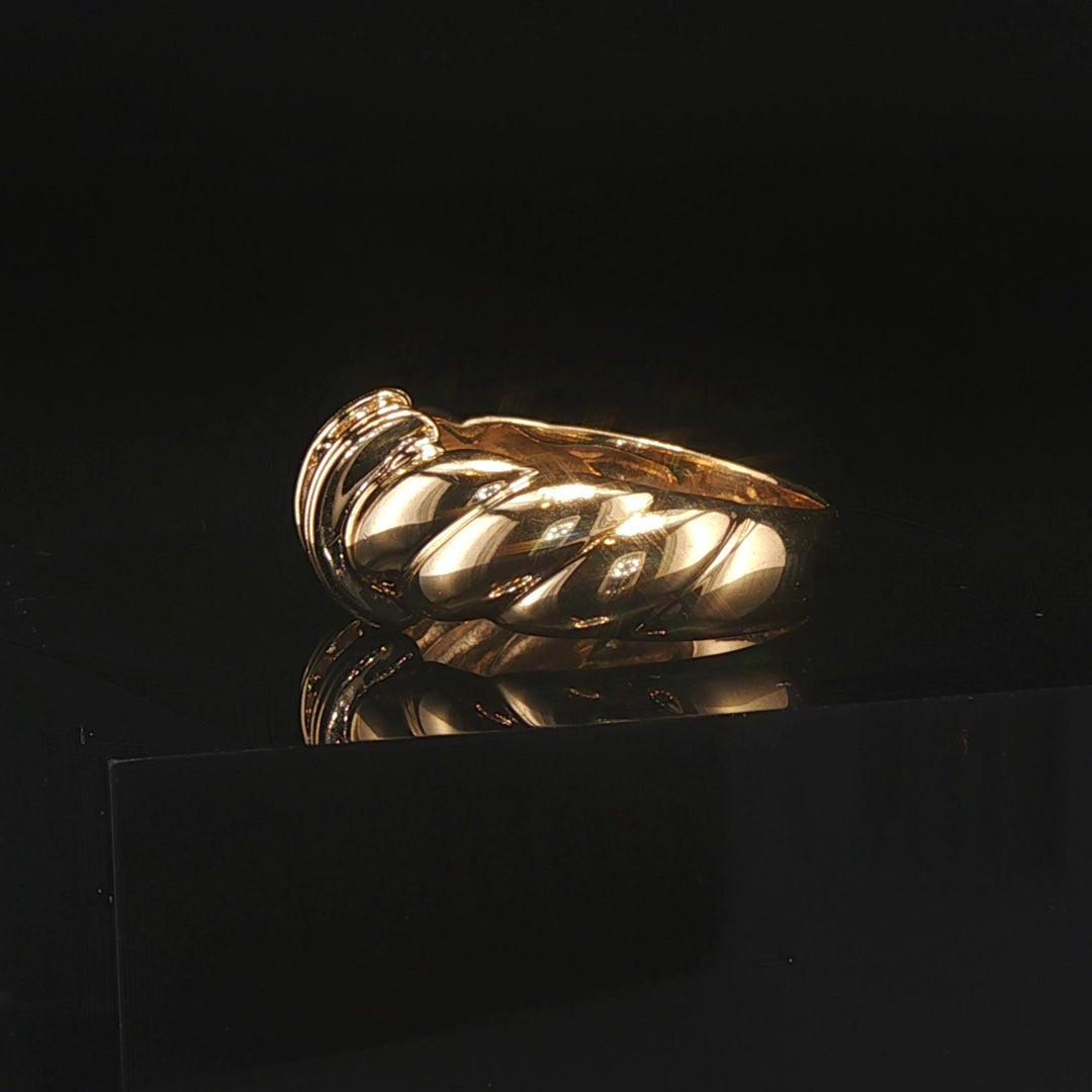 18k Yellow Gold and 0.36cttw Three Diamond Twist Band Ring Size 6