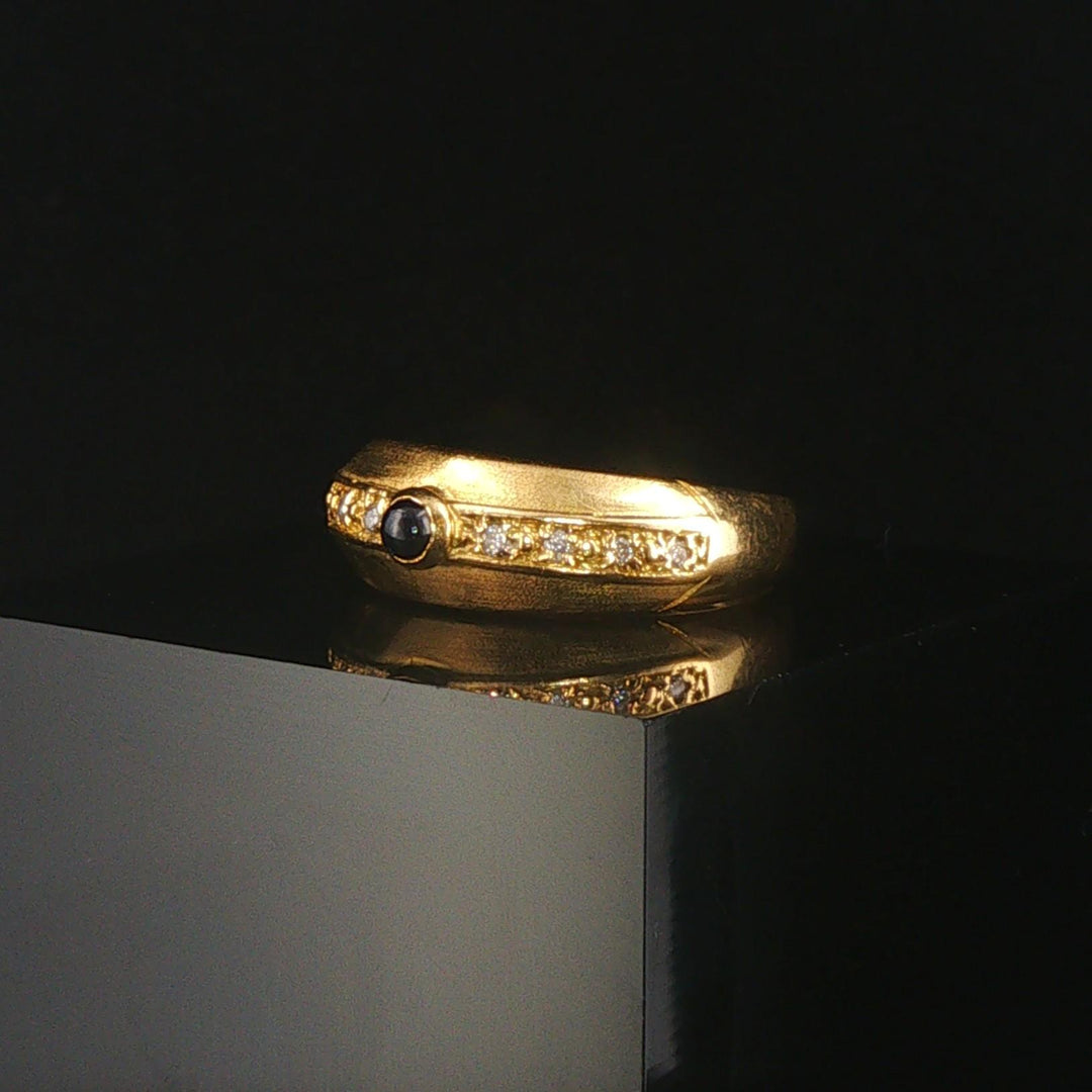 18k Yellow Gold Cabochon Sapphire and Diamond Vintage Band Ring Size 7.75