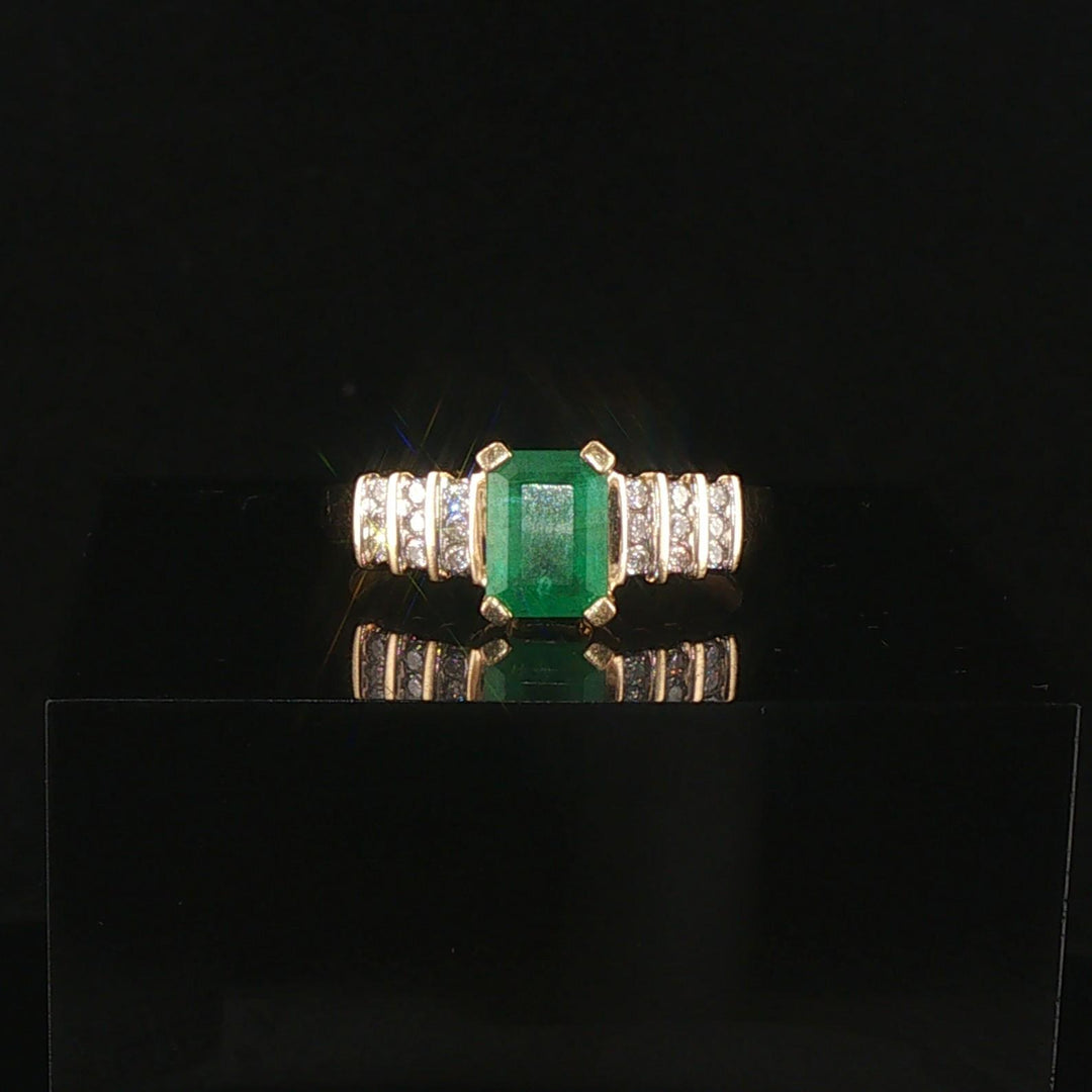 14k Yellow Gold Emerald and 0.20cttw Diamond Ladies Ring Size 8