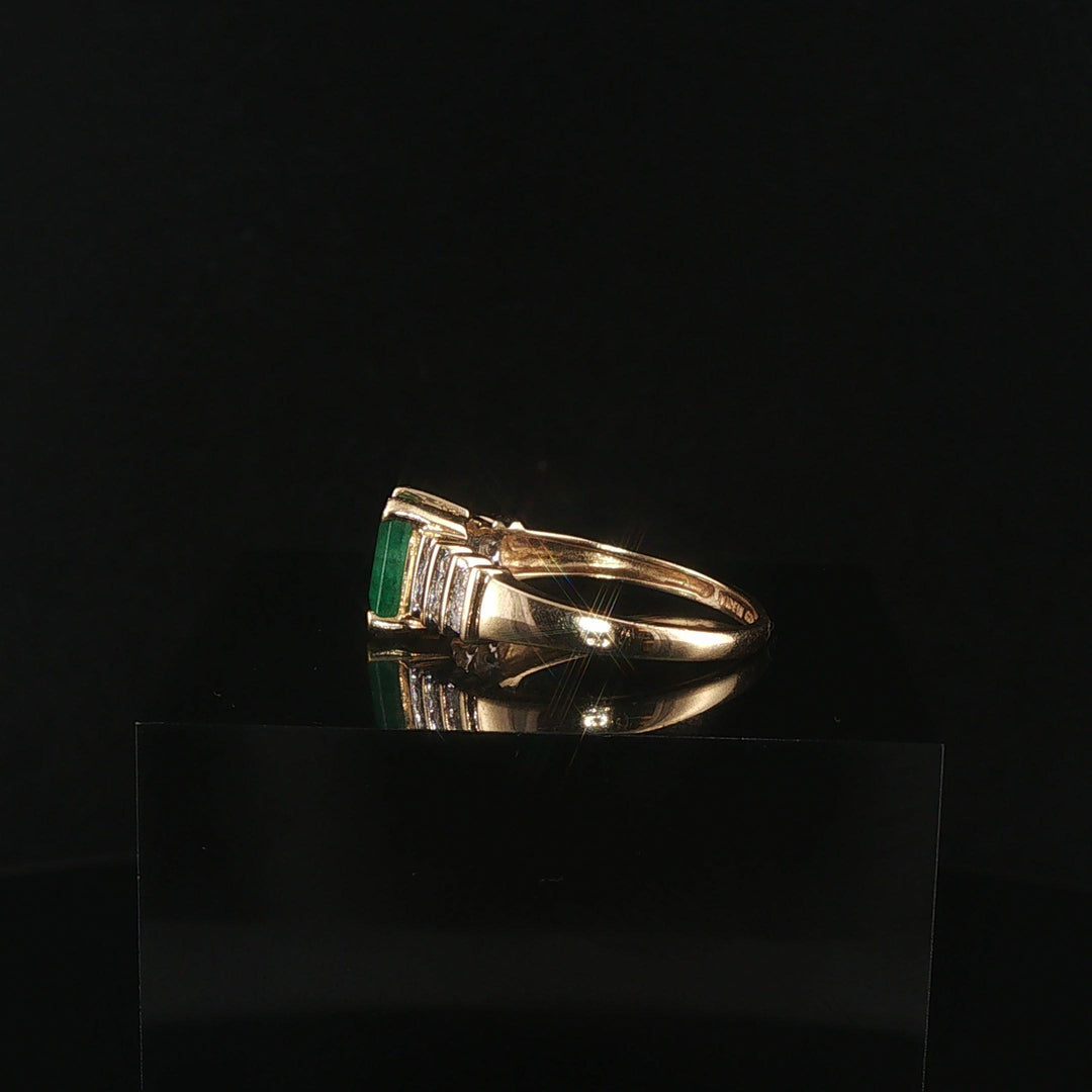 14k Yellow Gold Emerald and 0.20cttw Diamond Ladies Ring Size 8