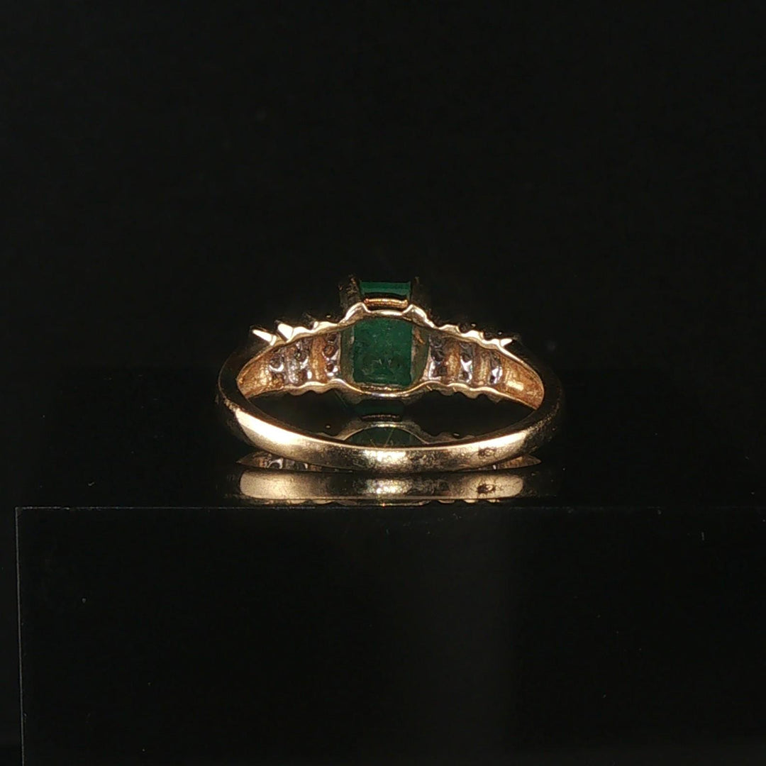 14k Yellow Gold Emerald and 0.20cttw Diamond Ladies Ring Size 8