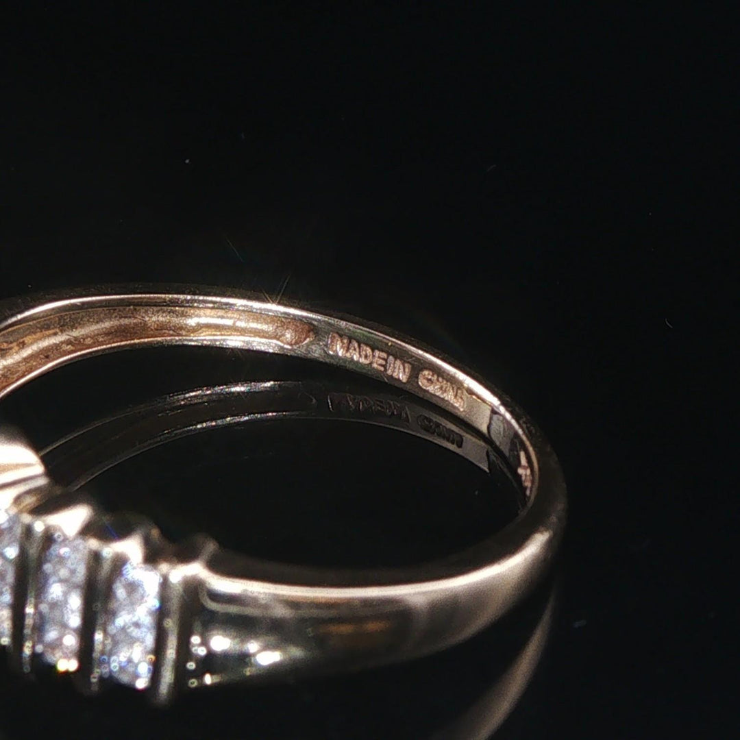 14k Yellow Gold Emerald and 0.20cttw Diamond Ladies Ring Size 8