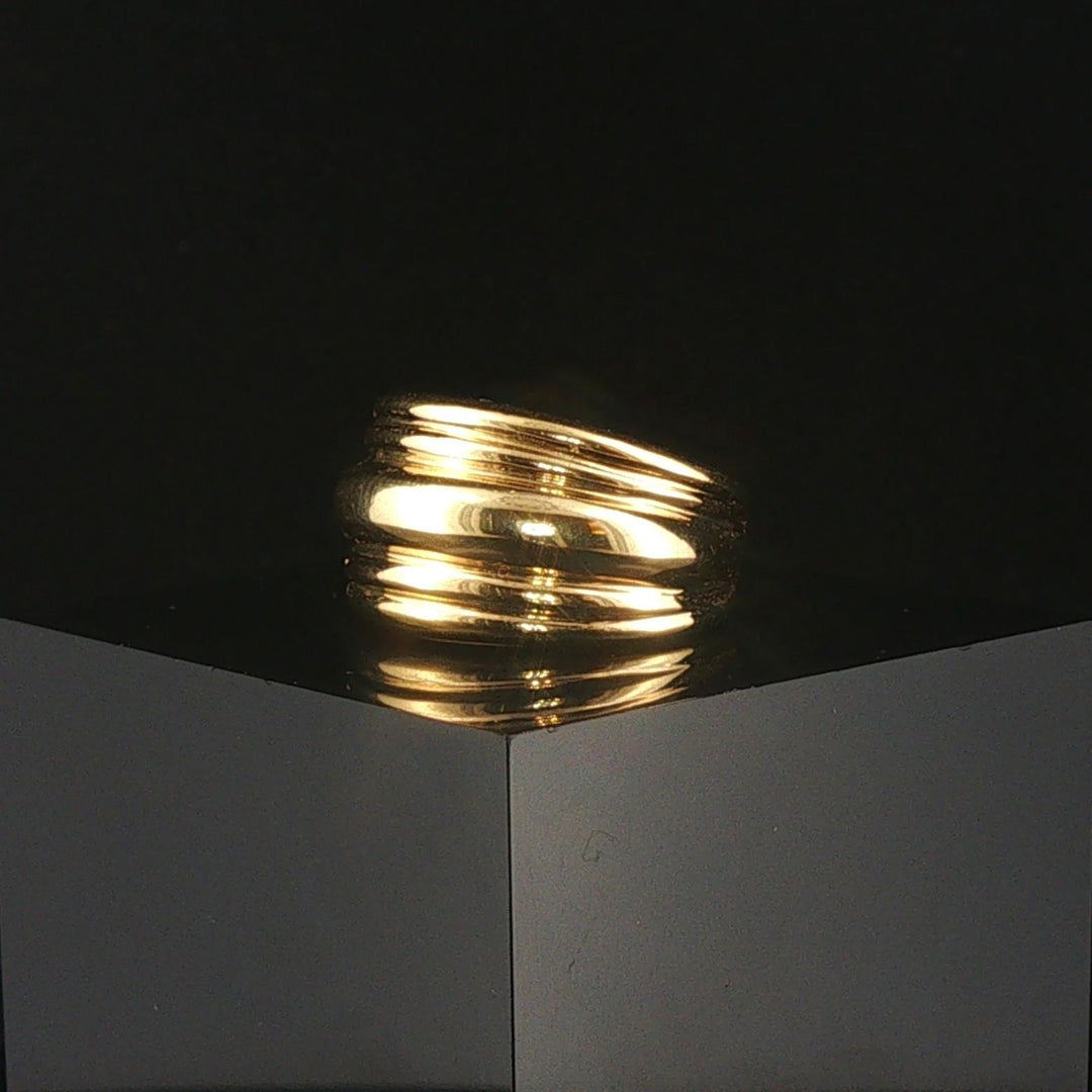 18k Yellow Gold 7.7g UnoAErre Solid Ribbed Graduated Band Ring Italy Size 5.75