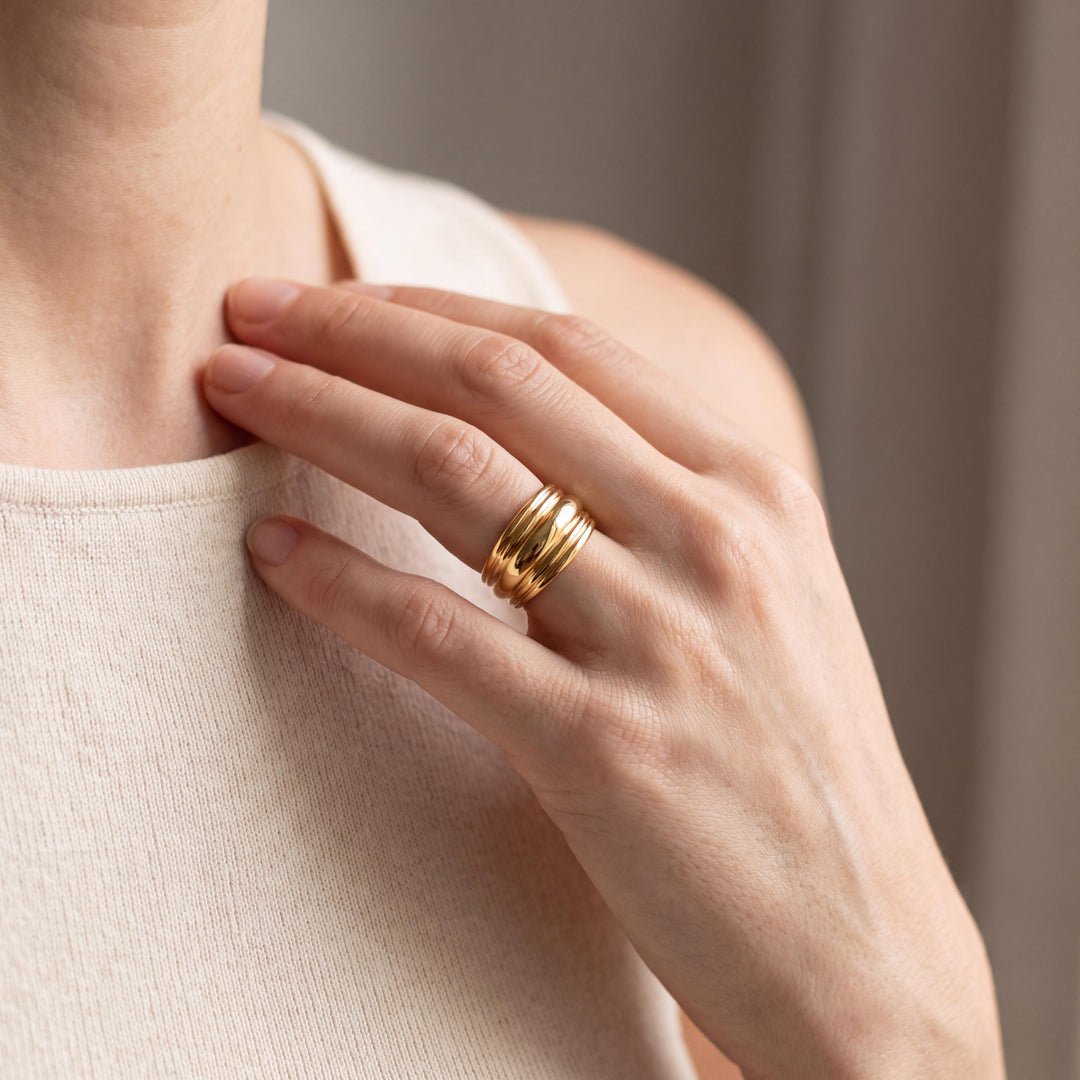 18k Yellow Gold 7.7g UnoAErre Solid Ribbed Graduated Band Ring Italy Size 5.75