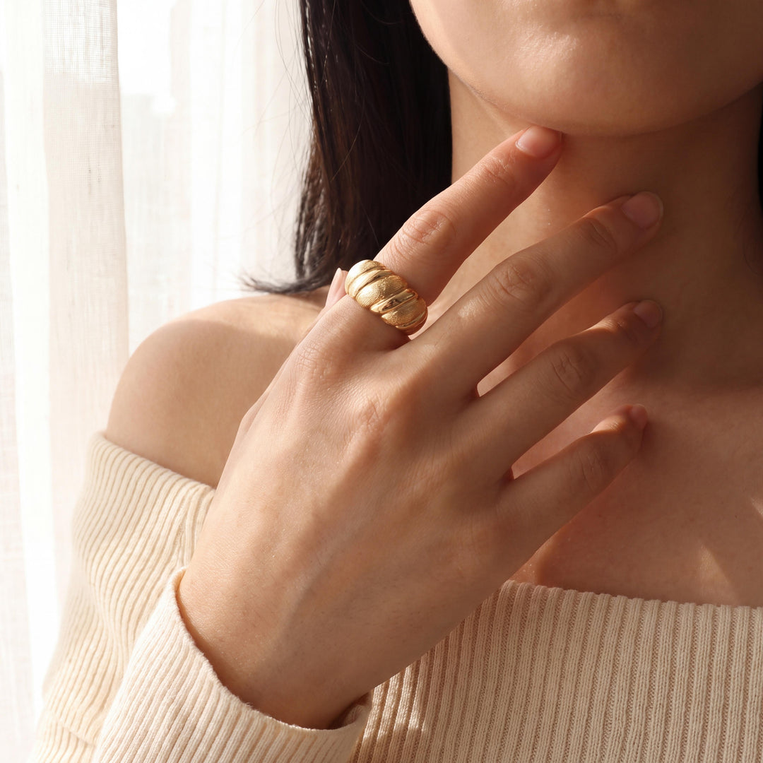 18k Yellow Gold 5.8g Solid Graduated Croissant Ring Italy Size 6