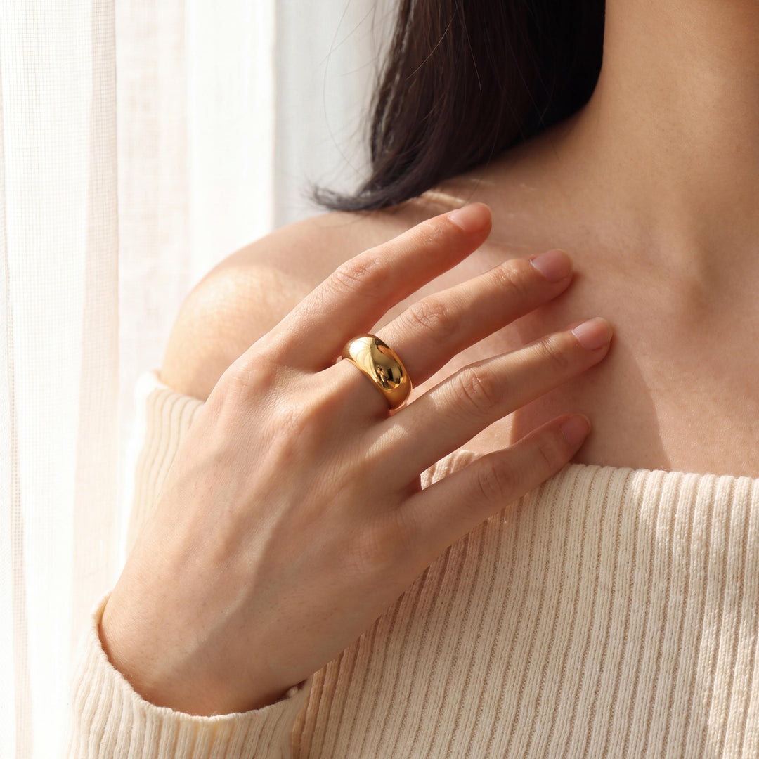 18k Yellow Gold 7.6g Solid Polished Graduated Domed Band Ring Size 6.75