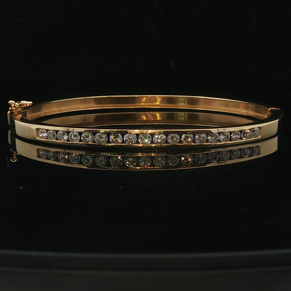 18k Yellow Gold and 1.10cttw Diamond Solid Bangle Bracelet 6.5
