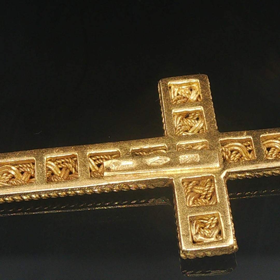 18k Yellow Gold 3.4g Vintage Cross Pendant Italy 1.5"
