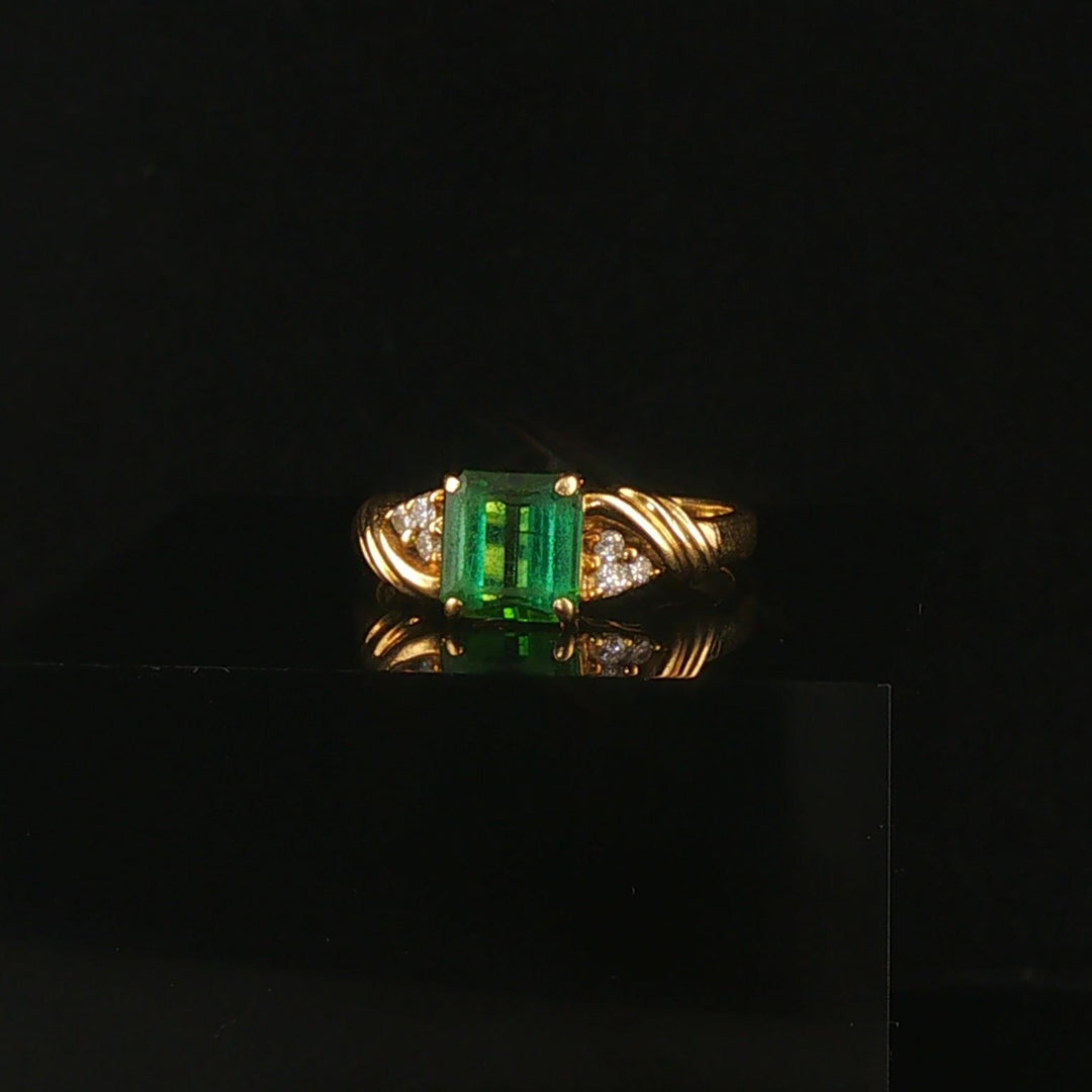 18k Yellow Gold Green Tourmaline and Diamond Ring Size 6.75