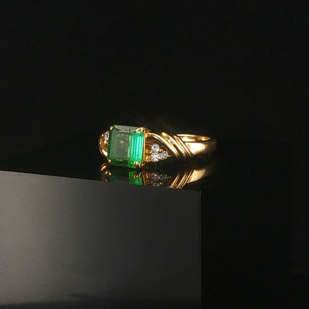 18k Yellow Gold Green Tourmaline and Diamond Ring Size 6.75
