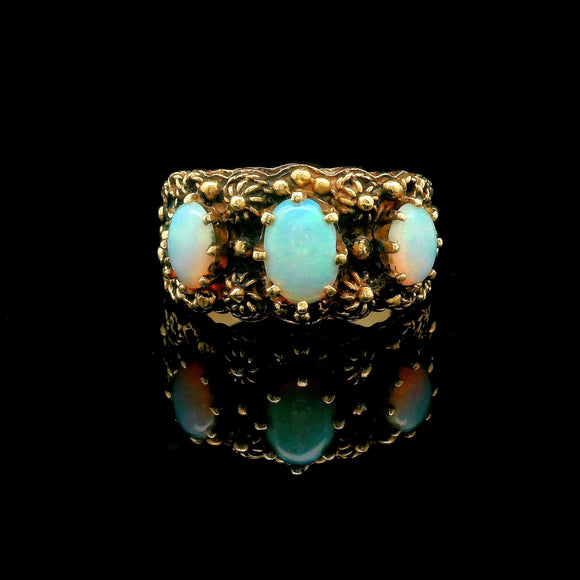 14k Yellow Gold and Opal 7.3g Ladies Vintage Ring Size 7