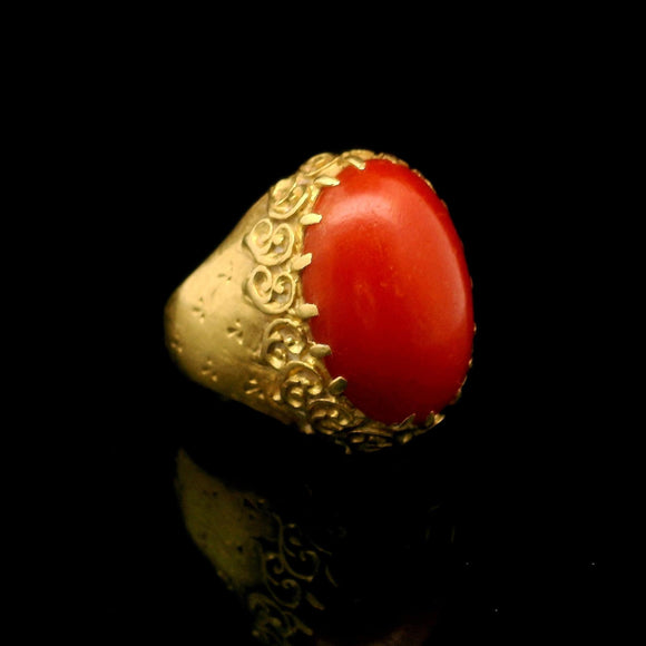 14k Yellow Gold and Cabochon Coral 7.7g Vintage Ring Size 4.75